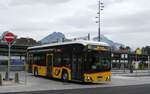 (283'235) - PostAuto Bern - BE 862'367/PID 12'281 - eSolaris am 16. Dezember 2025 beim Bahnhof Spiez