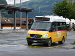 (276'270) - PostAuto Bern - BE 724'151/PID 5383 - Mercedes am 5. Juni 2025 beim Bahnhof Gstaad