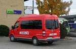 (282'027) - Wieland, Murten - Nr. 128/FR 66 - Mercedes am 1. November 2025 beim Bahnhof Ins