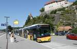 (278'861) - PostAuto Bern - Nr. 11'244/BE 553'244/PID 11'244 - Solaris am 15. August 2025 beim Bahnhof Laupen