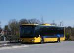 (273'621) - Qbuzz, Groningen - Nr. 1450/92-BZN-9 - Iveco am 5. April 2025 beim Bahnhof Feanwlden