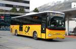 (281'739) - PostAuto Wallis - VS 424'838/PID 10'084 - Iveco am 21. Oktober 2025 beim Bahnhof Visp