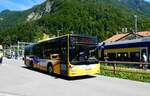(279'348) - GrindelwaldBus, Grindelwald - Nr. 20/BE 349'361 - MAN/Gppel am 25. August 2025 beim Bahnhof Zweiltschinen