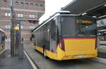 (284'914) - PostAuto Bern - BE 653'385/PID 12'064 - MAN am 14. Februar 2026 beim Bahnhof Spiez