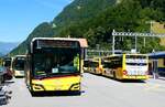 (279'351) - PostAuto Bern - BE 560'403/PID 11'936 - Solaris am 25. August 2025 beim Bahnhof Zweiltschinen