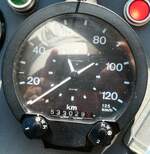 (279'147) - Kolb, Grasswil - Nr. 3/BE 93'915 - Saurer/R&J (ex Schmocker, Stechelberg Nr. 3/PID 2409; ex Schmocker, Stechelberg Nr. 1; ex Gertsch, Stechelberg Nr. 1) am 17. August 2025 in L'Etivaz, Maison de l'Etivaz (Detailaufnahme - 533'029,7 Kilometer)