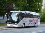 (275'243) - Petrolli, Niederschach - VS-PR 4400 - Setra am 8. Mai 2025 in Hamburg, Eiffestrasse