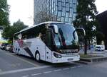 (275'293) - Wiesheu, Freising - FS-W 516 - Setra am 9. Mai 2025 in Hamburg, Reeperbahn
