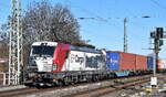 ČD Cargo, a.s., Prag [CZ] mit der geleasten EP Cargo Invest, a.s., Praha Vectron  383 065-0  [NVR-Nummer: 91 54 7383 065-0 CZ-LTEU] und einem Containerzug am 18.02.25 Höhe Bahnhof Magdeburg-Neustadt.