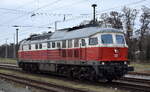 DB Cargo AG, Mainz [D] mit ihrer Ludmilla, '232 409-3' (NVR: '92 80 1232 409-3 D-DB') am 27.11.25 Höhe Bahnhof Elsterwerda.