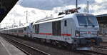 DB Fernverkehr AG, Frankfurt (Main) [D] mit iher neuen Vectron Dual Lok '248 506' [NVR-Nummer: 90 80 2248 506-8 D-DB] bei Testfahrt mit dem neuen Talgo ICE L am 11.03.26 Höhe Bahnhof Schönefeld bei Berlin.