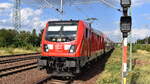 DB Regio AG - Region Nordost, Fahrzeugnutzer: Regionalbereich Berlin/Brandenburg, Potsdam mit ihrer  140 010  (NVR:  91 80 6147 010-3 D-DB ) und der RB24 bei der Einfahrt Bahnhof Schönefeld b. Berlin am 20.08.25