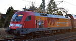 DB Regio AG - Region Nordost, Fahrzeugnutzer: Regionalbereich Berlin/Brandenburg, Potsdam mit ihrem Taurus  182 020  (NVR:  91 80 6182 020-8 D-DB ) als RB24 nach Eberswalde Hbf. am 15.12.25 Höhe Bahnhof Röntgental.