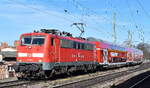 DB Regio AG - Region NRW, Fahrzeugnutzer: DB Gebrauchtzug mit der  111 096 , Name:  Charlotte  (NVR:  91 80 6111 096-4 D-DB ) und zwei DB Gebrauchtzug Regio Doppelstockwagen am Haken am 03.03.26 Höhe Bahnhof Magdeburg-Neustadt.