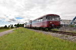 Ankunft in Hüffenhardt hat der als RB79 fahrende Uerdingerverband aus Neckarbischofsheim Nord, der aus VS, VB und VT 98 bestehende Zug gehört der DBAG. 31.8.2025