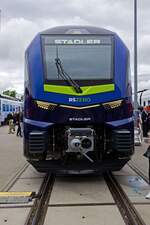 Whrend der RSZero in manchen Designaspekten, wie den trapezfrmigen Fenstern, an seinen Vorgnger anknpft, haben die Fronten ein eigenstndiges Design erhalten. Zuknftig knnte auch ein Stromabnehmer zum Erscheinungsbild des Zuges gehren, da neben der Wasserstoffversion auch eine Variante mit batterieelektischem Antrieb geplant ist.