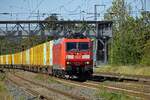 185 134 ist mit einem vollbeladenen DHL-Containerzug in Saarmund unterwegs in Richtung Osten. Da die Lok in weniger als einer Stunde einzeln wieder zurck kam, war das Ziel vermutlich der Umschladbahnhof in Grobeeren.