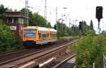 ODEG VT 650.68 / 650 068 als OE80350/80317 nach Friedrichsthal bzw. Frankfurt (Oder) unter Bewölkung am Stellwerk vorbei (Berlin Karow, 16.06.2009)