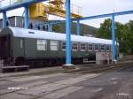 Ein Wagen vom DDR Regierungszug wird in Meiningen wieder aufgebaut.