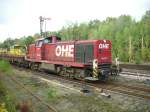 OHE 120071 (DG 1000/1200 BB M) kommt mit leeren Wagen im Bahnhof Munster an. (08.10.2009)