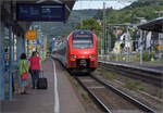 429 112 und ein unbekannter 429 kommen in Boppard an. Juli 2024.