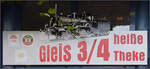 Gleis 3/4 hat als Maskottchen eine Dampflok mit der Achsfolge 1'B. Diese lässt sich als preußische P 3<sup>1</sup> identifizieren. Sie dürfte wohl der Rheinischen Eisenbahn-Gesellschaft erinnern. Die preußische P 3<sup>1</sup> war im Umnummerierungsplan für 34 7001-7012 vorgesehen. Tatsächlich wurden nur noch baugleiche mecklenburgische Loks der Gattung IV in 34 7301 bis 7308 und die etwas schwereren in 34 7351-7354 umgezeichnet. Wer auch immer das Schild designte, hatte offenbar einen etwas besseres Verständnis von Eisenbahn. Boppard, Juli 2024.