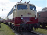 4. Nrdlinger Eisenbahnfest.

Die Bgelfalte 112 267 ist sie fr mich, auch wenn sie wegen einer Reichbahnbaureihe in die 113 267 verschoben wurde. Sie prsentiert sich in tadellosem Zustand auf dem Museumsgelnde. Nrdlingen. Juni 2025.