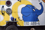4. Nrdlinger Eisenbahnfest.

Nicht jeder blaue Plschelefant darf das. Weil es so schn war, am Nachmittag nochmal auf der Elefantenlok sitzen und den 50. Geburtstag des blauen Elefanten feiern. Der wrdige Sitzplatz war 110 469. Nrdlingen, Juni 2025.