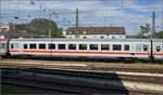 Sitzwagen D-DB 61 80 20-91 544-2 Bpmmz im IC-Teil des Nightjet nach Zrich. Singen, August 2024.