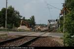 Eigendlich sind es zwei Brcken gewesen, die linke ist schon weg. Spter soll auch die rechte einer neuen zweispurigen Brcke Platz machen (Baustelle Erkner, 26.07.2008).