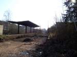 Der ehemalige zweite Bahnsteig des Bahnhofs. Die Gleise wurden vor langer Zeit zurckgebaut (Eschwege, 26.03.2007)