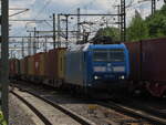BR 482 033-8 (185 063-3) von PRESS mit Containerzug bei der Durchfahrt HH-Harburg. 31.05.2025