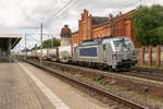 383 401-7 METRANS a.s., mit einem Containerzug in Rathenow und fuhr weiter in Richtung Wustermark.