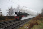 23 058 zieht bei Unerasbach den Nikolaus Sonderzug zum Reiterlesmarkt von Nürnberg nach Rothenburg ob der Tauber. 08.12.24