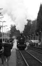 Die 38-2267 hier bei der Einfahrt in Solingen Schaberg am 25.10.09 