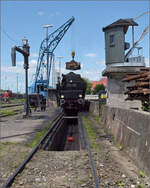 4. Nrdlinger Eisenbahnfest.

Reko-Lok 52 8128 bei der Bekohlung. Juni 2025.