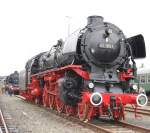 Von der 10er mal abgeshen war sie DAS Trumpfass im deutschen Schnellzugverkehr. 550t mit 140km/h brachte auer der 10er und ihr keiner zustande.