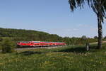218 409 aus Regensburg kommend bei Pechbrunn am 13. Mai 2025.