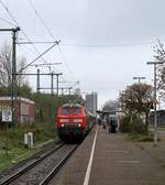Einfahrt für DB 218 379 und 322 mit dem IC 2311/2313 in Husum. 20.04.2025