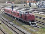 BR 212 093-9 steht mit einer Unbekannten BR 628 im Vorfeld Mhldorf. 25.Mrz 2023