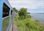 Blick aus dem Zug mit 218 256. Entlang des Sees bei Sipplingen. Man beachte den hohen Wasserstand. Juli 2024.