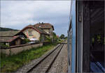Blick aus dem Zug mit 218 256. Nach dem Bahnhof Stahringen zweigt die Bodenseegrtelbahn von der Ablachtalbahn ab, daher befinden wir uns hier noch auf Letzterer. Juli 2024.