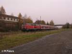 218 271-5 verlsst Wiesau OBerpfalz mit ein RE Regensburg. 02.11.07