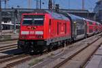 Diesellok 245010, schiebt ihren Zug in den Hbf. von Mnchen. 01.05.2025