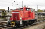 Lokportrait von 363 819-4 im Mitzieher. (Augsburg Hbf, 25.10.2009).