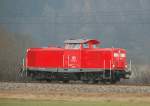 Eine nette, kleine Diesellok, die 212 274-5, war am 03.03.09, solo, auf der Strecke Ulm-Augsburg unterwegs. Aufgenommen kurz nach Burgau.