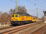 BR 233 493-6 mit 1 Bauwagen durfahrt Magdeburg-Neustadt am 16.03.2025