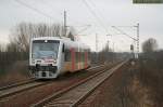 VT 013, der vormals bei TransRegio unterwegs war, luft jetzt fr die Mitteldeutsche Regiobahn. Hier erreicht er am 1. Mrz 2009 Delitzsch oberer Bahnhof.