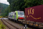 Die BLS Cargo 502, Re 486 502-8/E 486 502 SF  The Alpinists in Europa  (91 85 4486 502-8CH-BLSC) fhrt am 07 Juli 2025 mit einem HUPAC KLV-Zug durch Kirchen (Sieg) in Richtung Kln.

Nochmals einen lieben Gru an den netten Lokfhrer zurck.

Die TRAXX F140 MS wurde 2008 von Bombardier in Kassel unter der Fabriknummer 34401 gebaut und an die BLS Cargo AG (Bern) geliefert. Die Loks sind nur fr die Schweiz, Deutschland, sterreich und Italien zugelassen.

Der Erfolg im Gterverkehr veranlasste die BLS zehn weitere TRAXX zu bestellen im Gegensatz zur ersten Serie TRAXX F140 AC1 mit der Bezeichnung Re 485 001 bis 485 020, die nur unter Wechselstrom fahren knnen, knnen die TRAXX F140 MS Re 486 501 bis 486 510 auch unter 3.000 Volt Gleichstrom eingesetzt werden. Bombardier hatte seit der ersten Lieferung Verbesserungen vorgenommen. Dabei wurde der Lokomotivkasten optimiert und die Traktionsausrstung mit moderneren Komponenten versehen. Eine Nachbeschaffung wre noch mglich gewesen, htte aber dazu gefhrt, dass die Lokomotiven nicht auf dem neuesten Stand waren und nicht unter der Gleichstromfahrleitung eingesetzt werden konnten. Die eingebauten Zugbeeinflussungssysteme erlauben den Einsatz in Deutschland, sterreich, der Schweiz und Italien (DACHI). Anfnglich waren die Lokomotiven in der Schweiz nur fr den Einsatz auf Strecken mit konventioneller Zugbeinflussung und nicht auf ETCS Level 2 Strecken zugelassen. Die Re 486 knnen unter sich und mit den Re 485 und Lokomotiven der Baureihe 185/186 in Vielfachsteuerung eingesetzt werden. Mittlerweile nach Umbauten durch die BLS, knnen die Loks nun auch mit Re 465, sowie mit Siemens Vectron der BR 193 bzw. Re 475 in Mehrfachtraktion gefahren werden.

TECHNISCHE DATEN:
Spurweite: 1.435 mm (Normalspur)
Achsformel: Bo’Bo’
Lnge ber Puffer: 18.900 mm
Hhe: 4.385 mm
Breite: 2.978 mm
Drehzapfenabstand: 10.400 mm
Achsabstand im Drehgestell: 2.600 mm
Dienstmasse: 85 t
Hchstgeschwindigkeit:  140 km/h
Dauerleistung: 5.600 kW
Dauerzugkraft: 300 kN
Treibraddurchmesser: 1.250 mm
Stromsysteme: 15 kV 16,7 Hz, 25 kV 50 Hz Wechselstrom sowie 3 kV und 1,5 kV Gleichstrom
Antrieb: Tatzlager