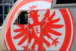 Zum ersten Mal die Eintracht Frankfurt 101 110-5 in Frankfurt Hbf 29.08.2012  